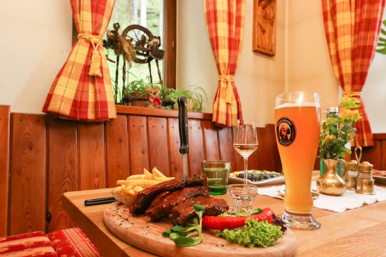 Gasthof St. Adolari 호텔 상트율리흐암필레르시 외부 사진